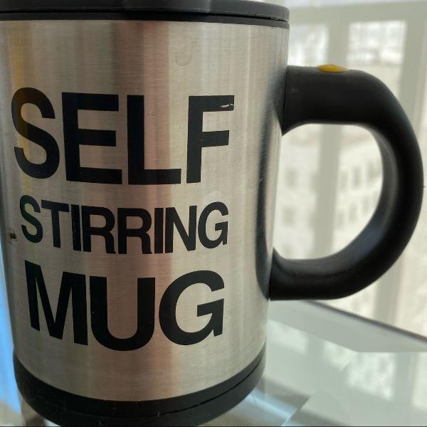 caneca com mexedor automático original self stirring mug