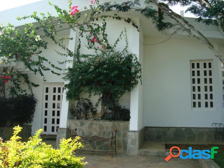 900m2 Casa en venta Urb. Colinas de Guataparo