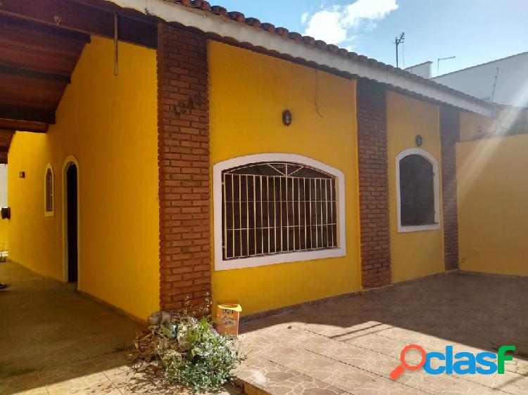 Casa em ótima localização - Peruíbe-SP (Centro) - Venda