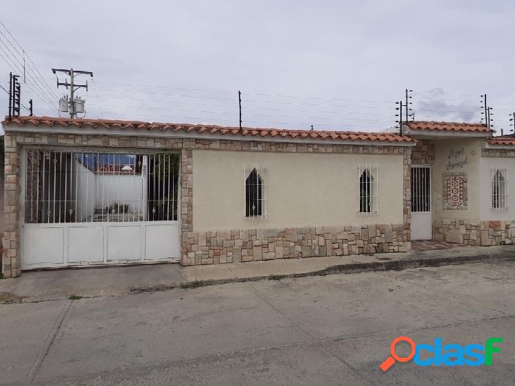 Venta Casa Urb. Cerrada La Fontana Maracay. 258Mts2