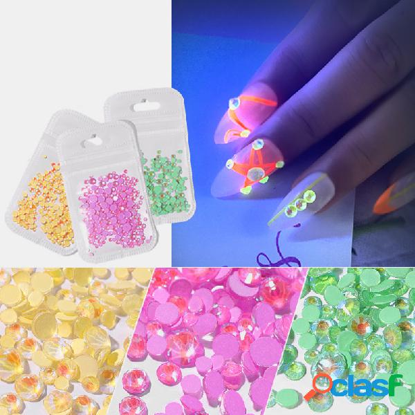 8 Cores de Cristal Luminoso Tamanho Misto Unhas Decorações