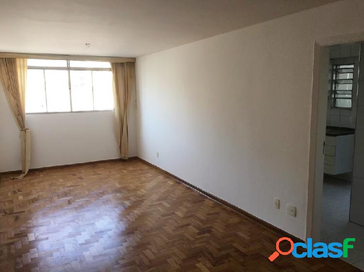 Apartamento em andar alto com 2 quartos, 100m² e 1 vaga à