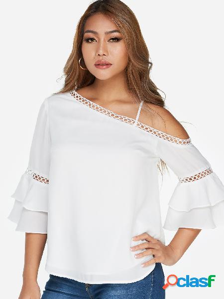 Blusa branca oca Design One ombro sino mangas