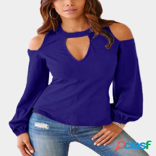 Blusa de mangas compridas com corte azul e ombro frio