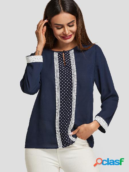 Blusa de mangas compridas com gola redonda de bolinhas