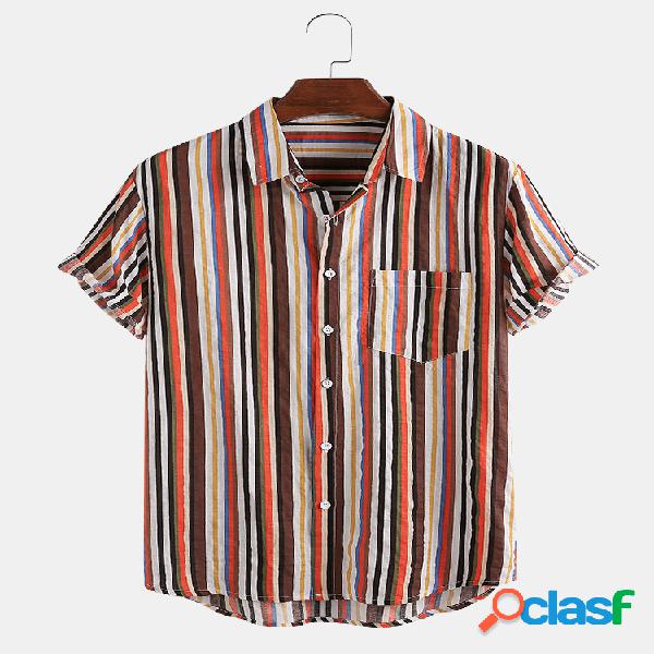 Camiseta masculina colorida listrada com bolso no peito