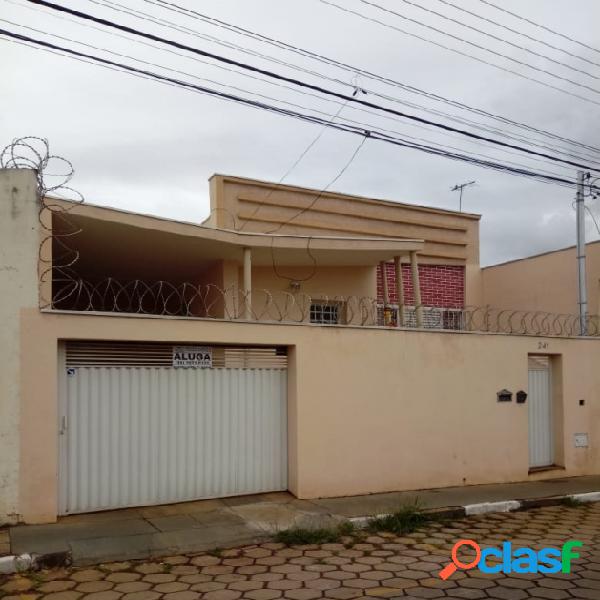 Casa - Aluguel - Passos - MG - Centro)