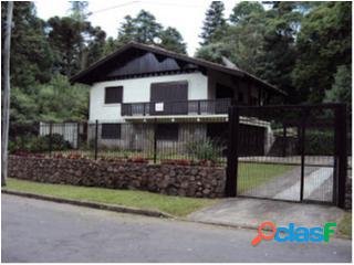 Casa com 5 dorms em Gramado - Planalto por 1.2 milhões à