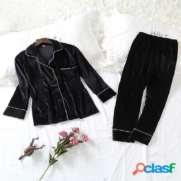 Conjunto de pijama de veludo preto com botões