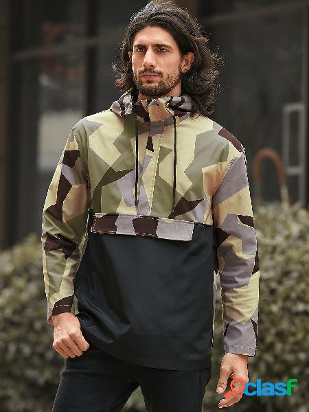 Moda masculina camuflagem caqui e estampa geométrica com