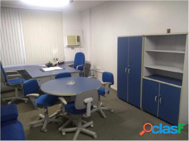 Sala Comercial com 40 m2 em Rio de Janeiro - Centro por 290