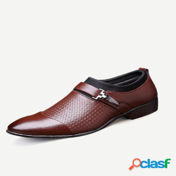 Sapatos femininos elegantes e elegantes para homens em