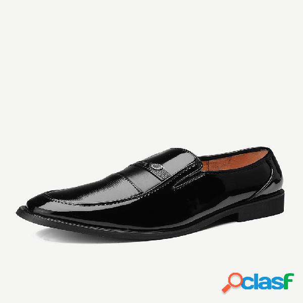 Sapatos masculinos pretos respiráveis e sapatos casuais de