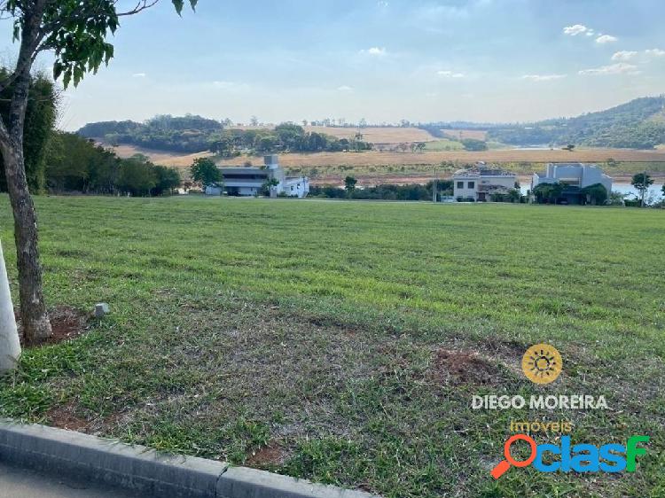 Terreno à venda em condomínio com acesso a represa