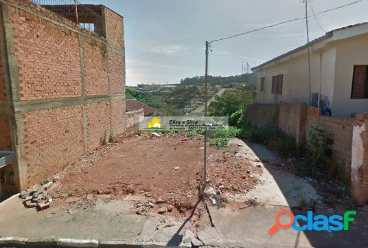 Vende-se terreno em Nova Resende-MG no centro proximo à