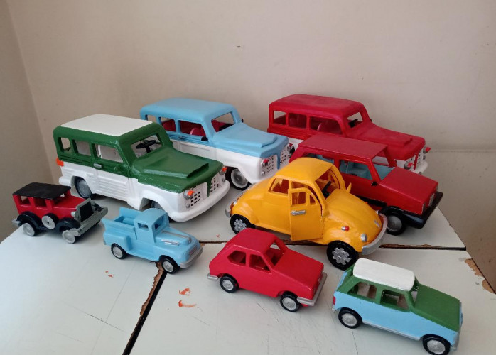 Réplicas e Miniaturas de carros antigos ou atuais em