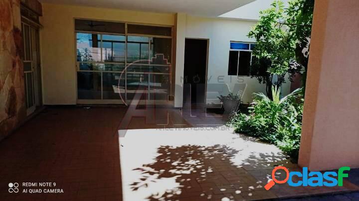 Centro|Vende-se casa de 5 quartos na região central