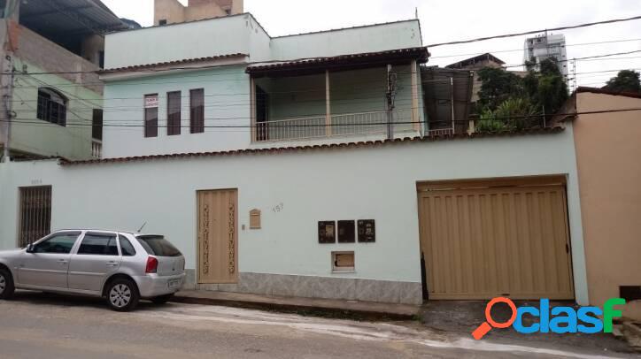 Duas casas à venda no Bairro Lajinha em Manhuaçu/MG.