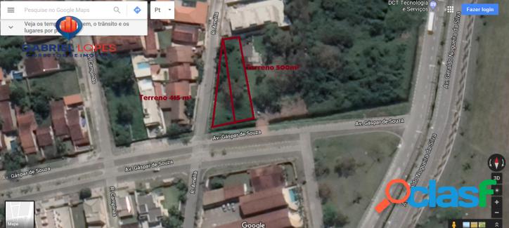 Área com 915 m²