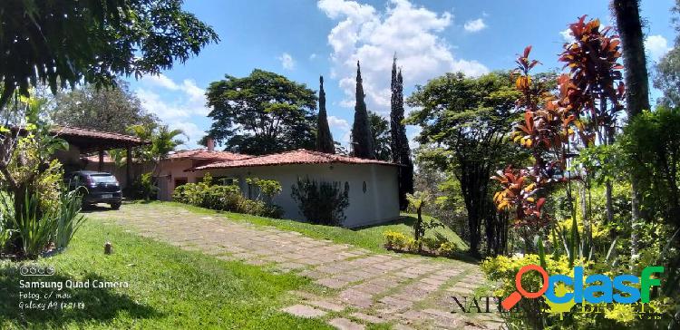 Linda casa à venda, com vista maravilhosa!