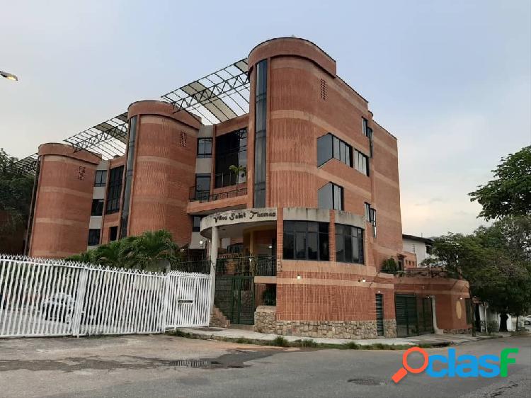 Bella, Exclusiva Y Amplia Villa Amoblada En Venta En El