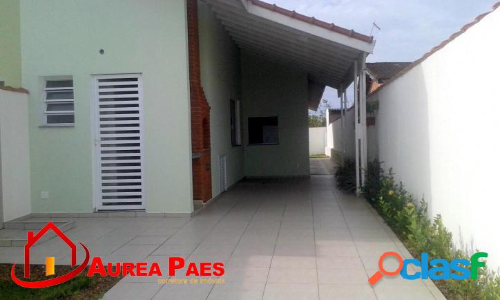 Casa com 03 dormitórios, excelente acabamento