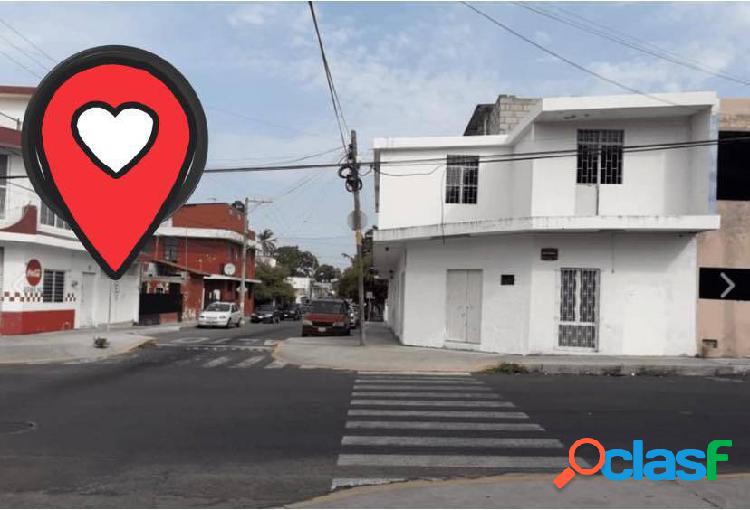 VENTA DE CASA CENTRICA DE 2 PLANTAS Y EN ESQUINA COLIMA