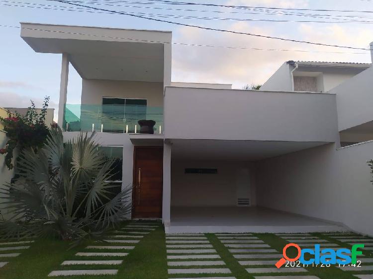 Casa com excelente padrão construtivo em condomínio