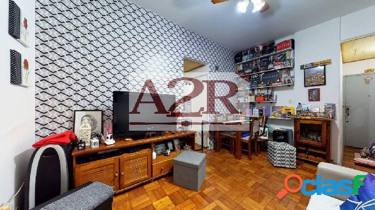 Apartamento com 1 dormitório à venda, 50 m² por R$