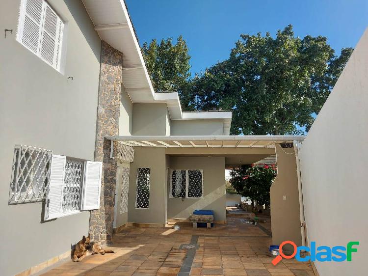Casa 4 dorms, sendo 3 suites