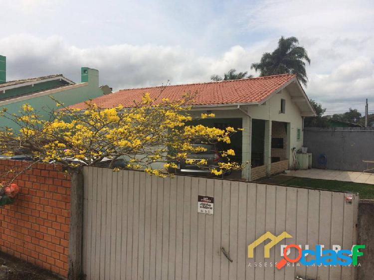 BELÍSSIMA E ESPAÇOSA CASA NO BAIRRO CARIANOS EM