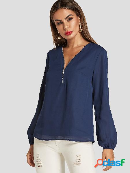 Blusa azul marinho de mangas compridas com decote em V com