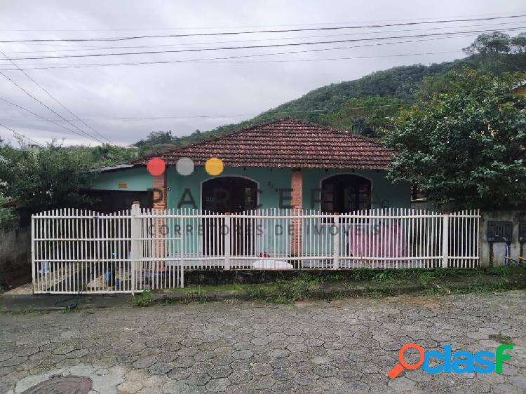 "Duas Casas separadas em Terreno Sambaqui - Florianópolis