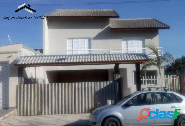 Excelente casa com 3 dormitórios em condomínio fechado em