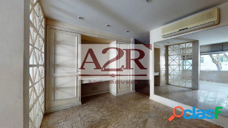 Apartamento com 3 dormitórios à venda, 109 m² por R$