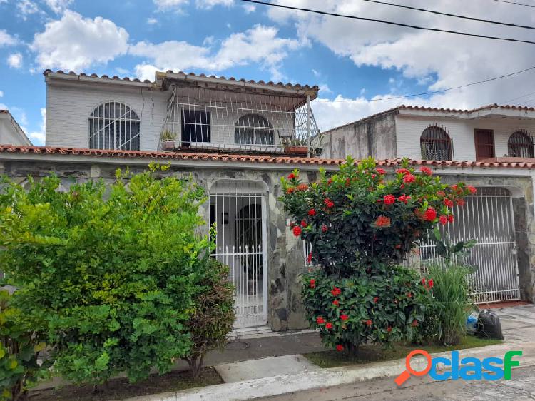 Casa en Venta Urb. El Pinar 200 M2