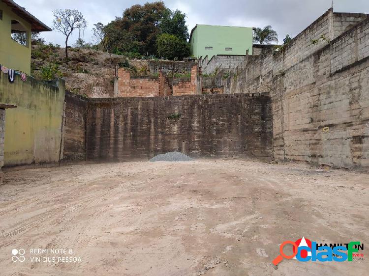 Lote com construção a venda no Bairro Saudade