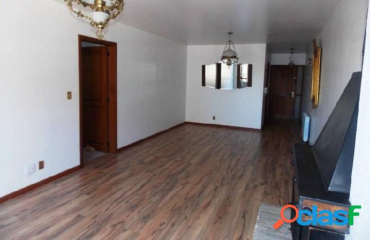 Vende-se apartamento em Gramado.