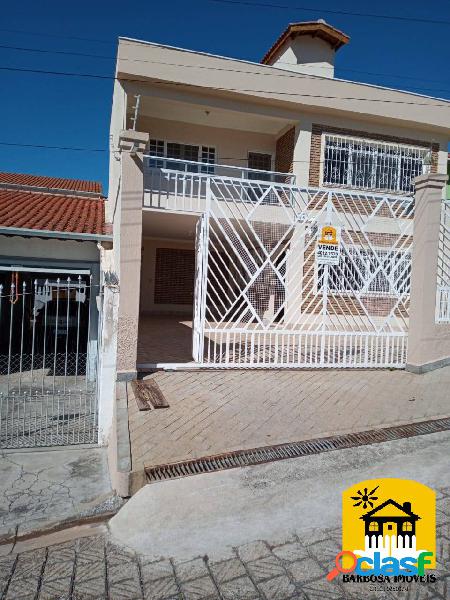Área construída de 250 m².