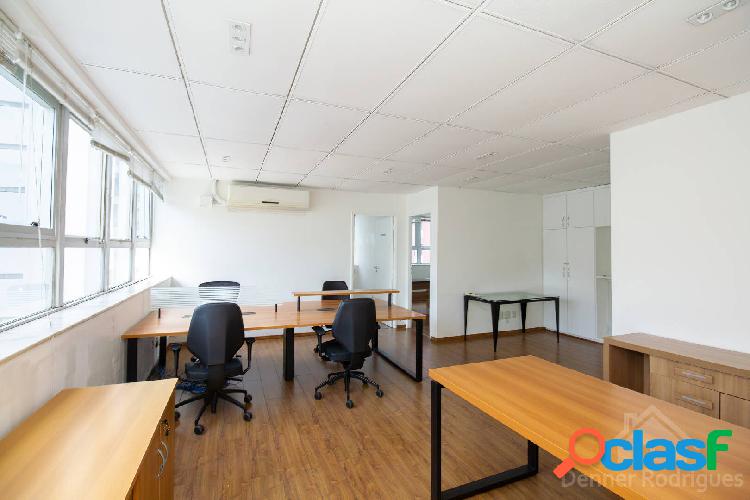 Sala comercial com 71m² mobiliada no Itaim.