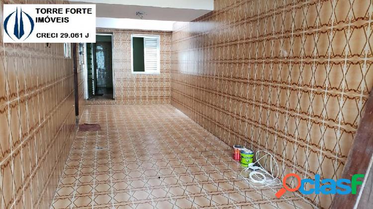 Uma linda casa térrea com 2 dormitórios e 5 vagas na