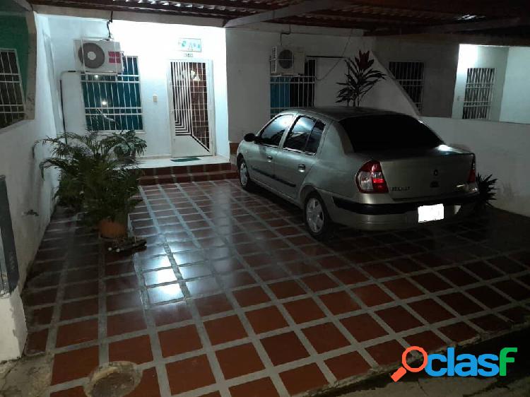 SE VENDE CASA EN URBANIZACIÓN. SAN PABLO VALLEY