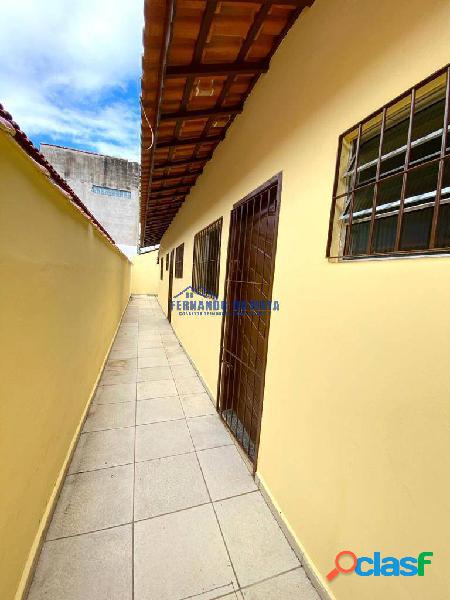 CASA COM ÓTIMA LOCALIZAÇÃO EM MONGAGUÁ
