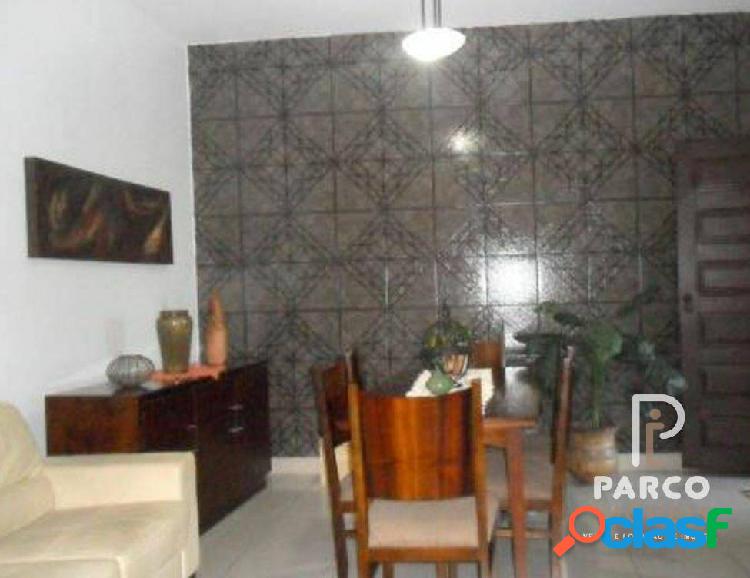 Casa com 03 quartos a venda no bairro Caiçara
