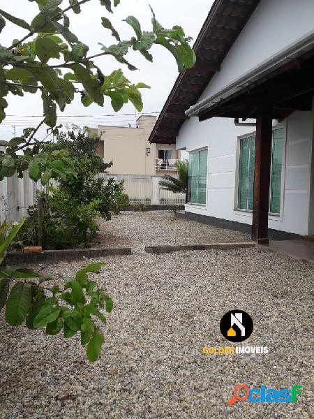 VENDO CASA DE 3 DORMITÓRIOS COM SUÍTE, SEMI-MOBILIADA EM