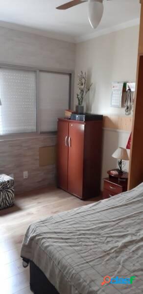 Apartamento 1 dormitório, carpete de madeira,