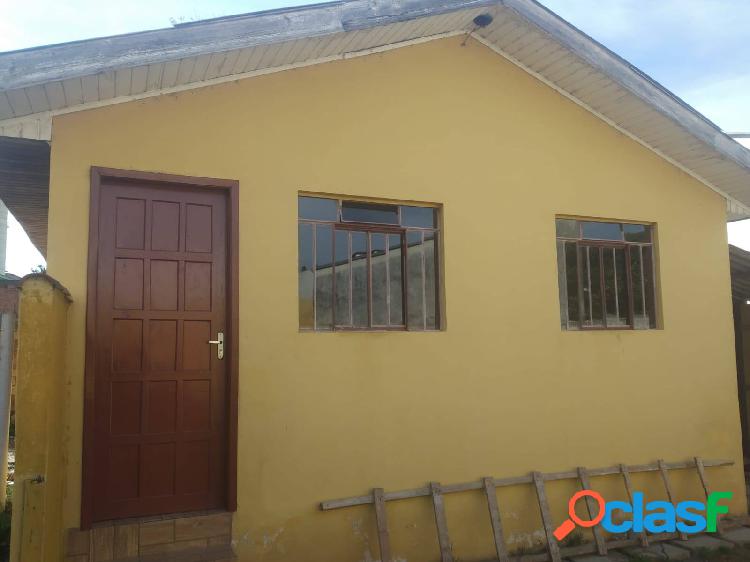 Casa em boa localização do CIC