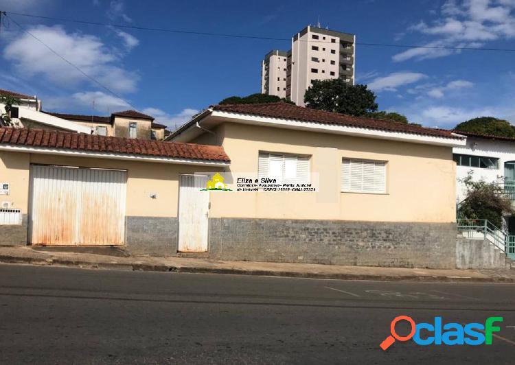 Casa muito bem localizada a 160m da avenida central em