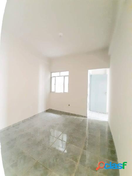 Alugo Casa tipo Apto 1 Quarto Área Serviço Acesso Escadas