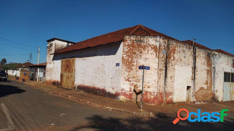 Vende-se barracão 200 m² no município de Indiaporã